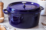 Cocotte Staub ronde en fonte émaillée bleu intense