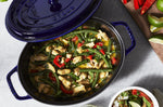 Cocotte Staub ovale en fonte émaillée bleu intense
