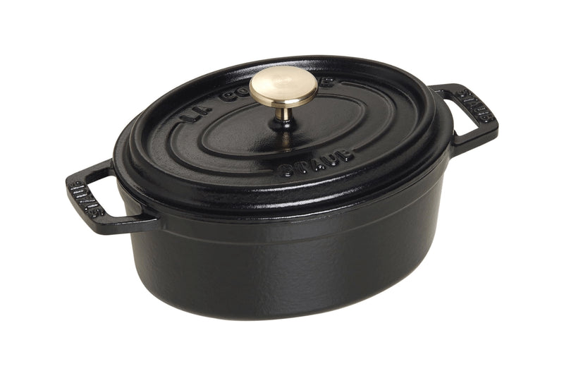 Cocotte Staub ovale en fonte émaillée noir mat - 15 cm