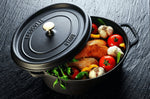 Cocotte Staub ovale en fonte émaillée noir mat