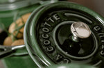 Mini cocotte Staub ronde en fonte émaillée vert basilic 10cm