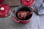 Mini cocotte Staub ronde en fonte émaillée cerise 10cm