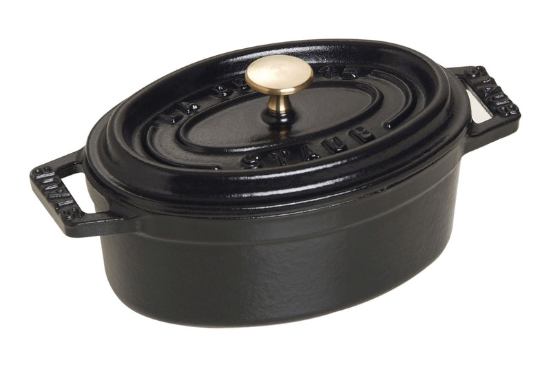 Mini cocotte Staub ovale en fonte émaillée noir mat 11cm