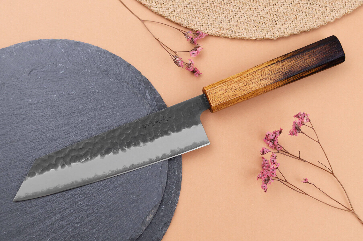 Couteau bunka 17cm japonais artisanal Yuzo Black AS chêne brûlé