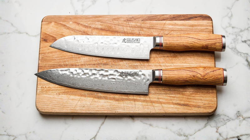 Couteau de chef VS Couteau santoku : Quelles différences ?