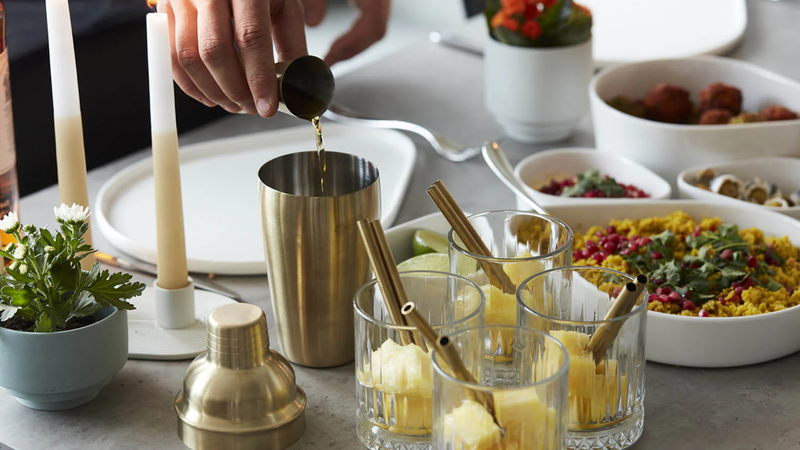 Les indispensables du bartender : bien s’équiper pour faire ses cocktails maison
