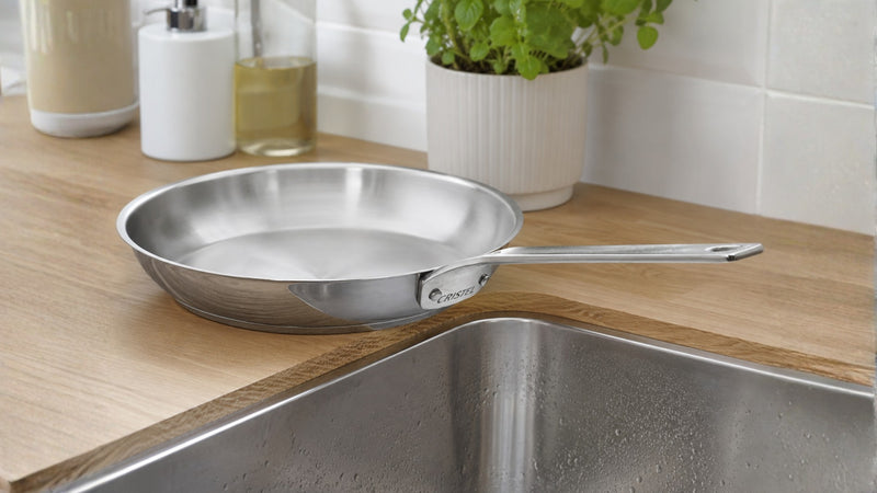 Nettoyer poêle inox Cristel : nos conseils efficaces
